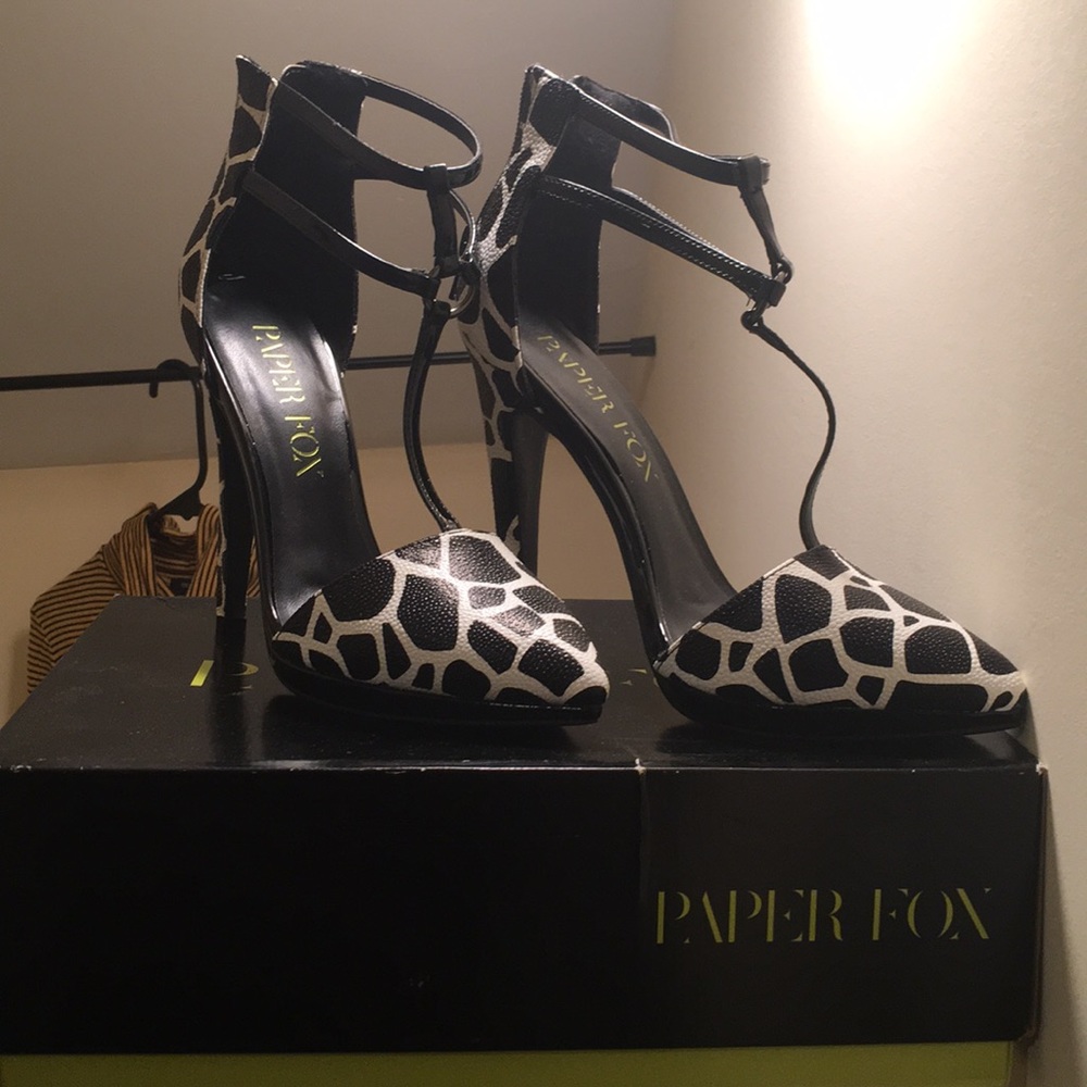BRAND:Paper Fox  STYLE: black/white giraffe